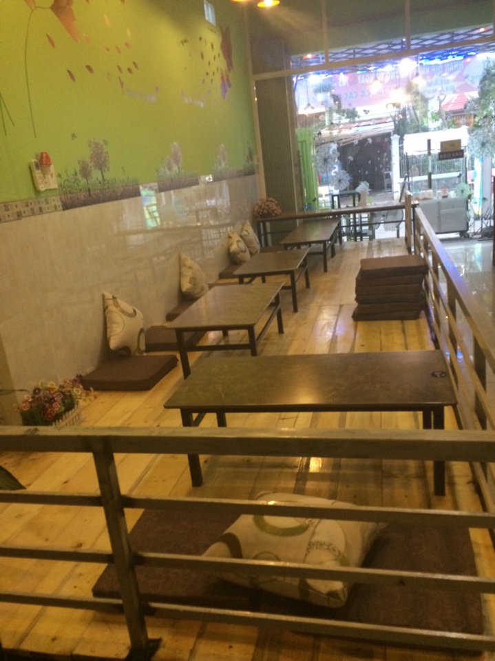 Bàn ghế ngồi bệt cho quán Cafe trà sữa