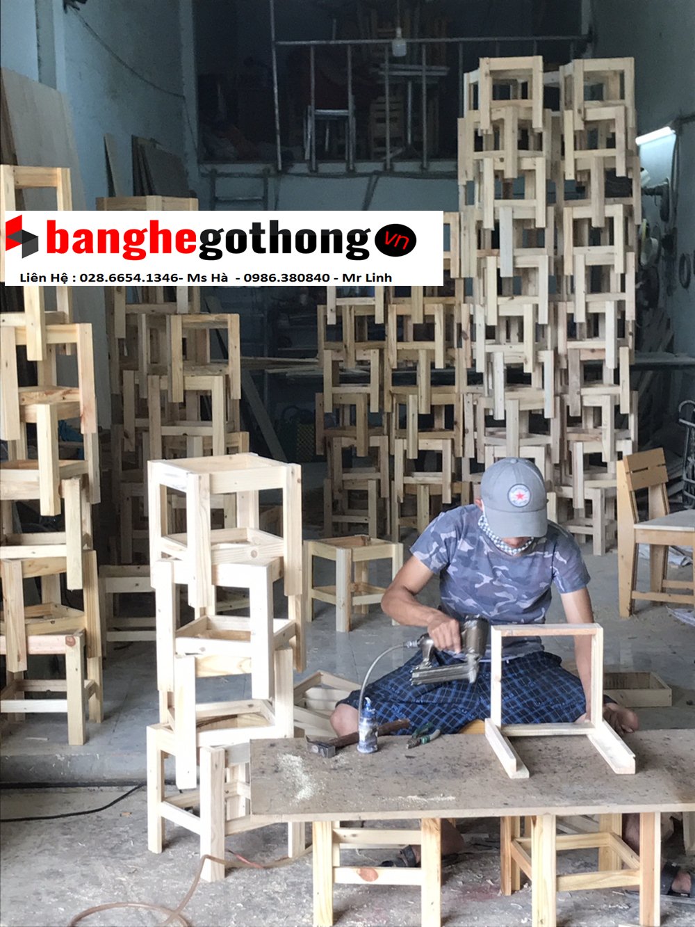 Mẫu bàn ghế cafe gỗ thông mới nhất